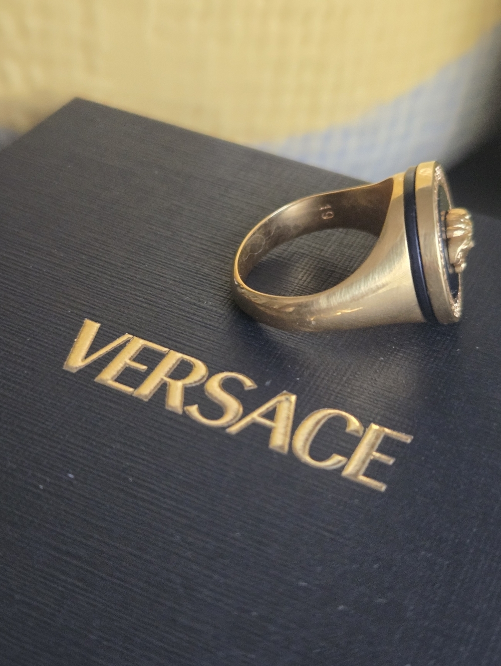 NIB Versace Medusa Gold Tone and Black Enamel Ring Unisex Size 19 IT 8.5 US - Picture 10 of 13